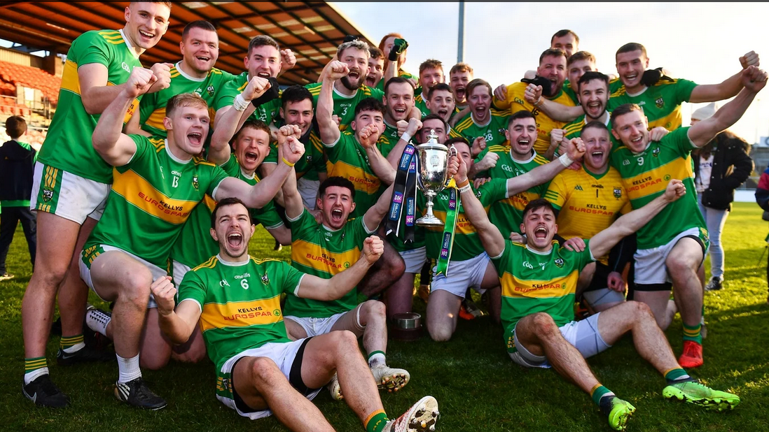 Glen senior team celebrating with the Ulster cup