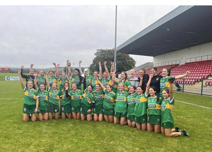 Senior Camogie team photo at Owenbeg